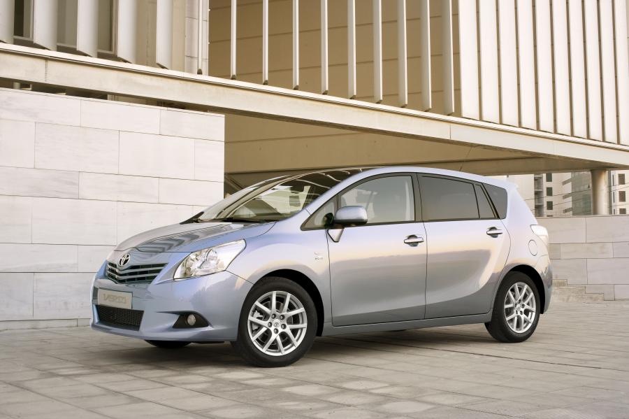  Toyota Verso 2009 года  (фото 19 из 65)